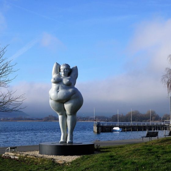 A lovely statue of a full-figured lady. I strive to be that comfortable with myself.